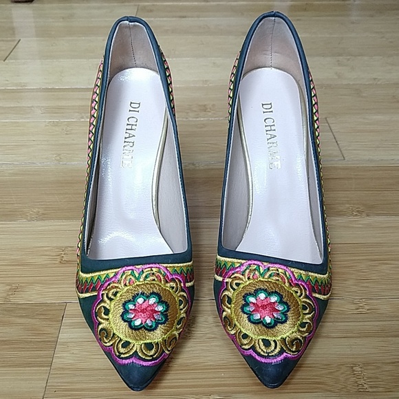 Embroidered Medallion Stiletto Pumps (runs small) - Picture 2 of 8